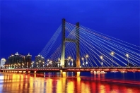 橋梁與地標(biāo)建筑亮化工程：光影藝術(shù)的科技賦能