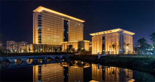 1676949749376339.jpg 亮化工程需要具備哪些技術要求?需要什么樣的亮化資質才能承接亮化工程?